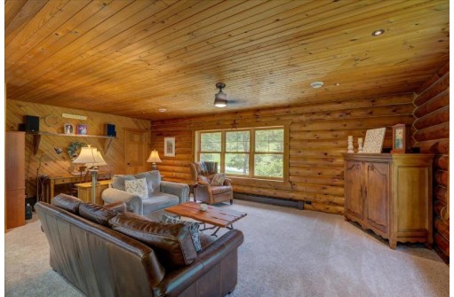 6382 Old Settlers Rd, Mazomanie, WI 53560