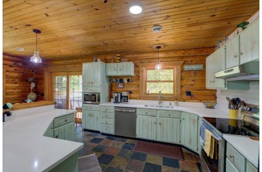 6382 Old Settlers Rd, Mazomanie, WI 53560