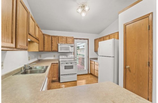 350 Blackberry Ln, DeForest, WI 53532