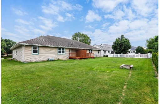 352 Blackberry Ln, DeForest, WI 53532