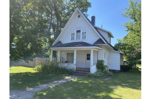 303 E Nebraska St, Muscoda, WI 53573