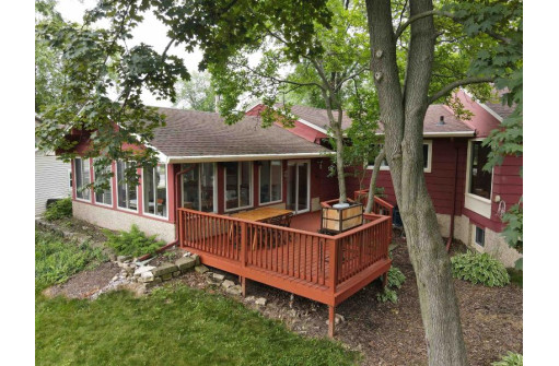 5000 Mckenna Rd, Monona, WI 53716