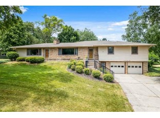 1755 Arrowhead Dr Beloit, WI 53511