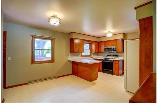 1114 Bay Ridge Rd, Madison, WI 53716