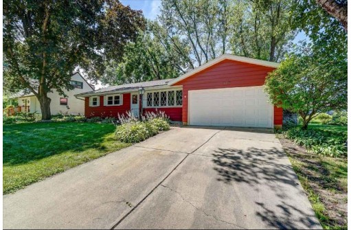 1114 Bay Ridge Rd, Madison, WI 53716