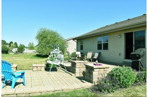 4415 E Rotamer Rd, Janesville, WI 53546