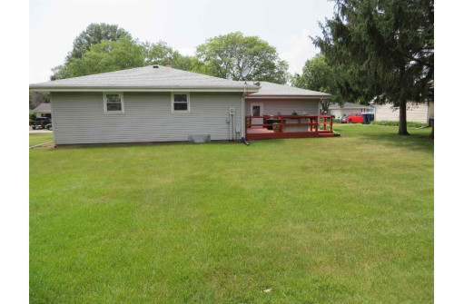 326 Beechwood Dr, Janesville, WI 53548