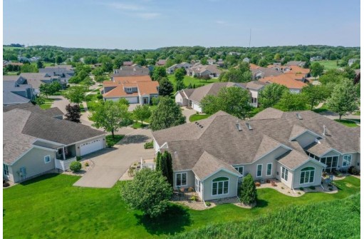 3355 N Stone Creek Cir, Madison, WI 53719