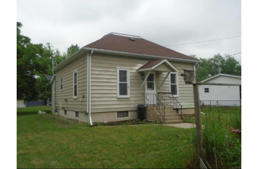 419 E Monroe St, Mauston, WI 53948