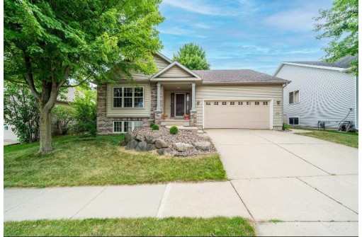 1429 Dayflower Dr, Madison, WI 53719