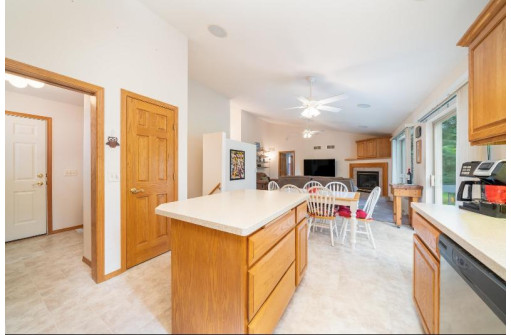 1429 Dayflower Dr, Madison, WI 53719