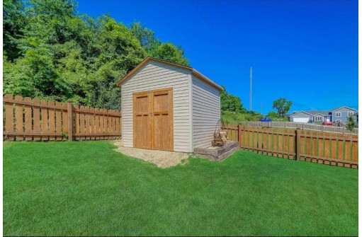 877 Stonefield Dr, Edgerton, WI 53534