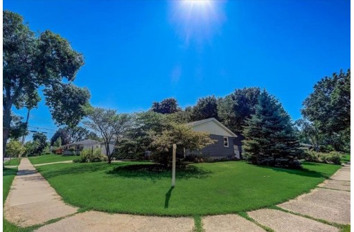 1422 Vondron Rd, Madison, WI 53716