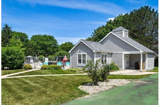 7808 E Oakbridge Way, Madison, WI 53717