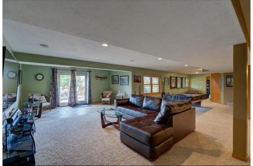 1200 Fieldcrest Dr, Edgerton, WI 53534