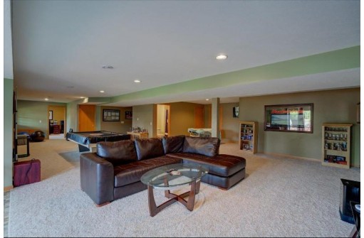 1200 Fieldcrest Dr, Edgerton, WI 53534