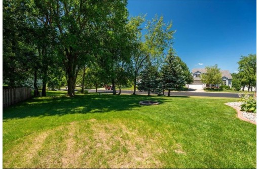 692 Featherwood Pass, Sun Prairie, WI 53590