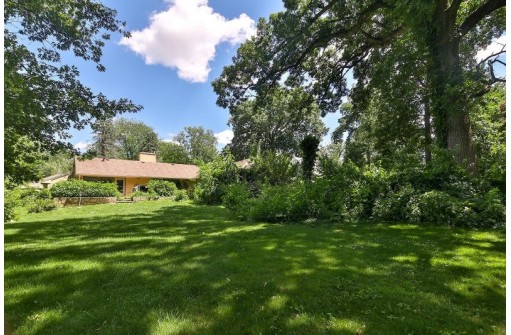 1650 E Ridge Rd, Beloit, WI 53511