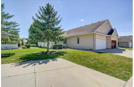 630 Springbrook Cir, DeForest, WI 53532