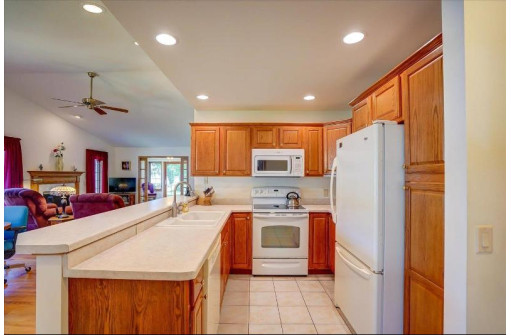 630 Springbrook Cir, DeForest, WI 53532