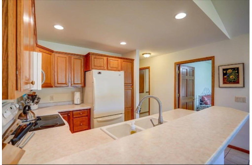 630 Springbrook Cir, DeForest, WI 53532