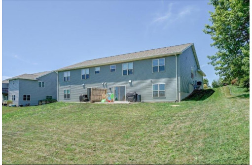 1715 Eggum Rd, Mount Horeb, WI 53572