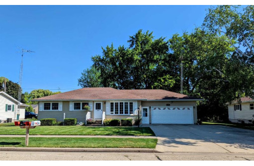 708 Rock River Ave, Waupun, WI 53963