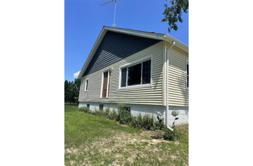 N5619 Johnson Rd, New Lisbon, WI 53950