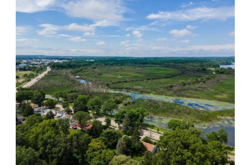 1328 Fish Hatchery Rd, Madison, WI 53715