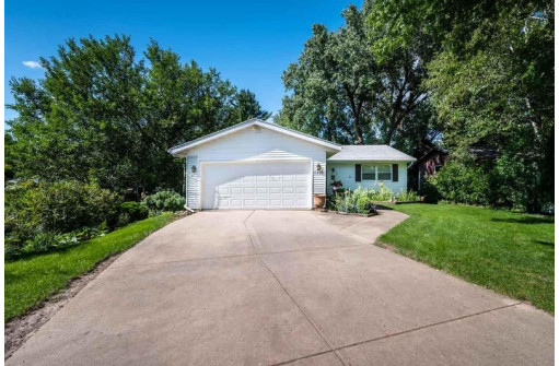 1510 Mayfield Ln, Madison, WI 53704