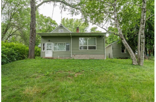 418 12th St, Baraboo, WI 53913