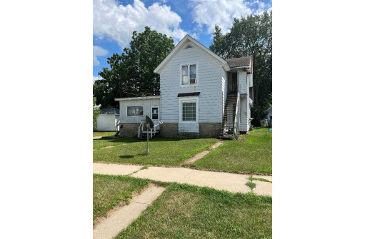 206 W Burns St, Portage, WI 53901