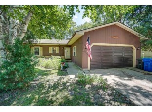 5847 Roanoke Dr Fitchburg, WI 53719