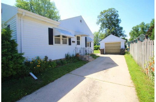 418 E Ogden St, Jefferson, WI 53549