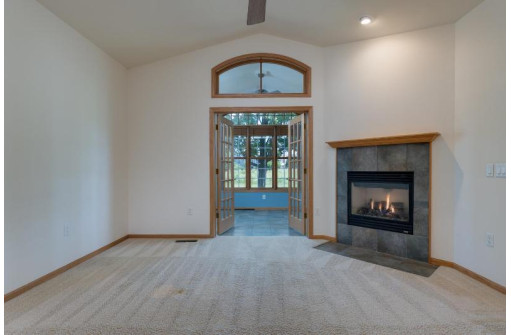 3301 N Stone Creek Cir, Madison, WI 53719