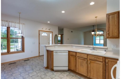 3301 N Stone Creek Cir, Madison, WI 53719