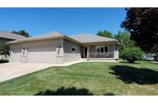 215 E Northlawn Dr, Cottage Grove, WI 53527