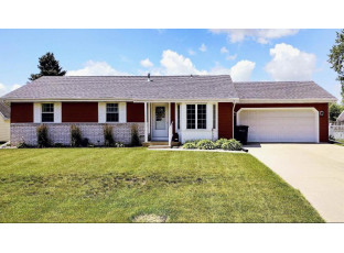 1135 N Wuthering Hills Dr Janesville, WI 53546