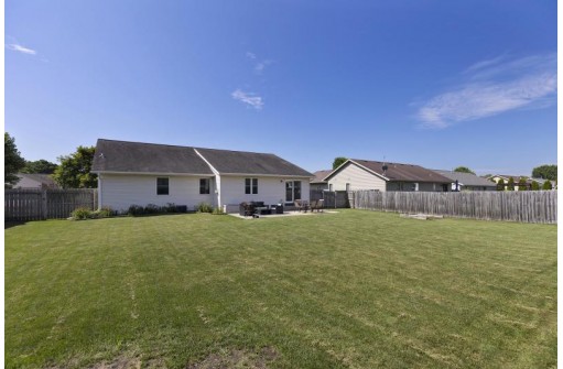 1510 Montclair Pl, Fort Atkinson, WI 53538