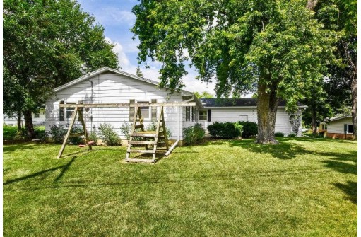 404 Curtis Cir, Fort Atkinson, WI 53538