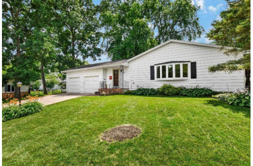 404 Curtis Cir, Fort Atkinson, WI 53538