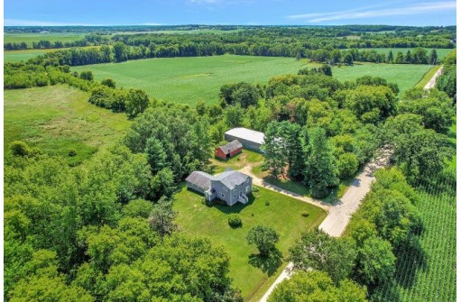 N9390 Benson Rd, Brooklyn, WI 53521