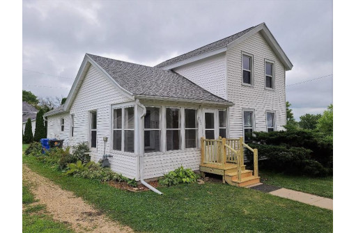 230 Towyn St, Cambria, WI 53923