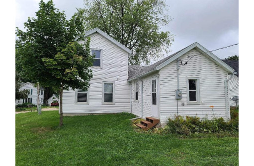 230 Towyn St, Cambria, WI 53923