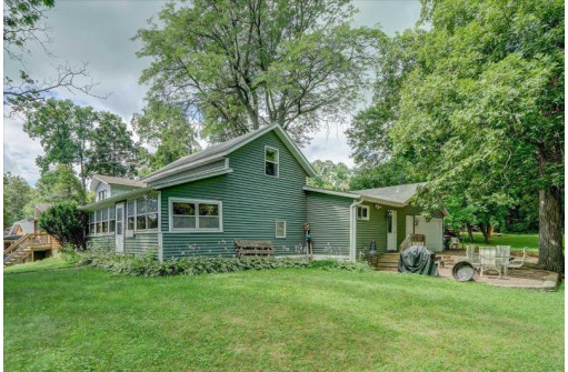 N4569 W Shore Place Rd, Cambridge, WI 53523