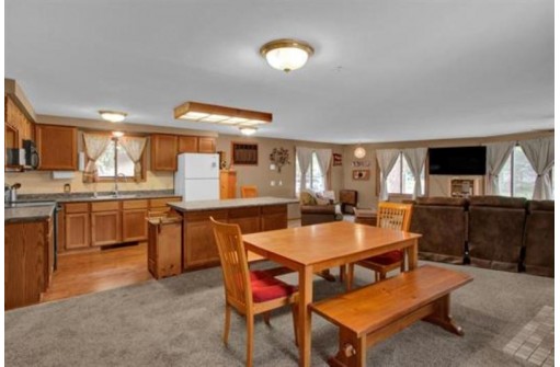 318 Dover Ct, Nekoosa, WI 54457