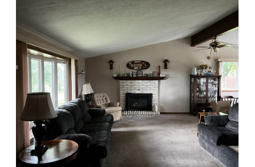 1102 Manor Dr, Mount Horeb, WI 53572