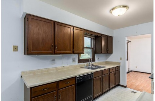 3389 Sandy Lee Ln, Madison, WI 53718