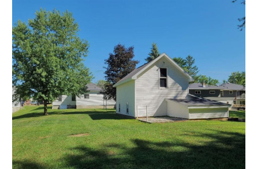 211 W Chestnut St, Pardeeville, WI 53954