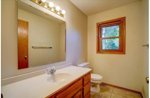 7137 E Valley Ridge Dr, Madison, WI 53719